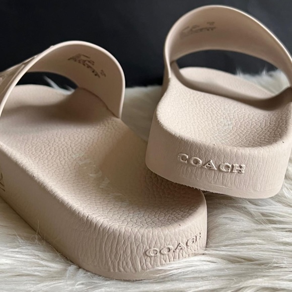 C7092 - Coach Signature Pool Slide - Picture 5 of 10